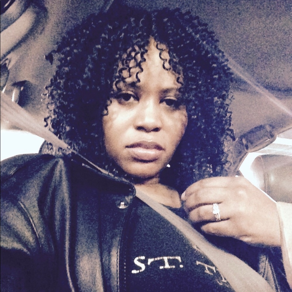 Meet your Posher, Cassandra